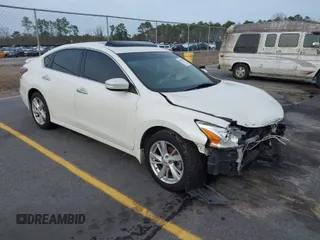 2014 Nissan Altima 2.5 with VIN 1N4AL3AP0EC428865, listed as a IAAI auction lot 41570317 with 200,651 mi miles. Bid and sale history available at carsss.com. Image 1.