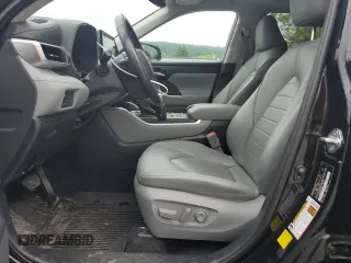 2021 Toyota Highlander XLE with VIN 5TDGZRBH9MS106817, listed as a Copart auction lot 58794845 with 57,365 mi miles and Salvage title. Bid and sale history available at DreamBid. Image 7.