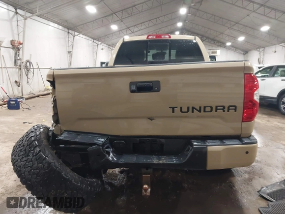 2017 Toyota Tundra SR z VIN 5TFUY5F19HX583033, wystawiony jako IAAI lot #41484920 z przebiegiem 112 206 mil mil oraz . Historia ofert i sprzedaży dostępna na DreamBid. Obrazek 16.