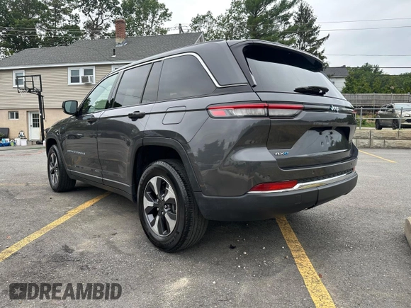 2024 Jeep Grand Cherokee with VIN 1C4RJYB63RC182339, listed as a Copart auction lot 62897325 with 36,710 mi miles and Clean title. Bid and sale history available at DreamBid. Image 2.