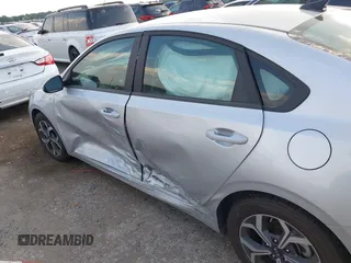 2020 Kia Forte LXS z VIN 3KPF24AD3LE212819, wystawiony jako IAAI lot #42374490 z przebiegiem 12 115 mil mil oraz . Historia ofert i sprzedaży dostępna na DreamBid. Obrazek 6.