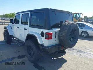 2018 Jeep Wrangler Unlimited Sahara z VIN 1C4HJXEG4JW106111, wystawiony jako IAAI lot #41994833 z przebiegiem 99 583 mil mil oraz . Historia ofert i sprzedaży dostępna na DreamBid. Obrazek 3.
