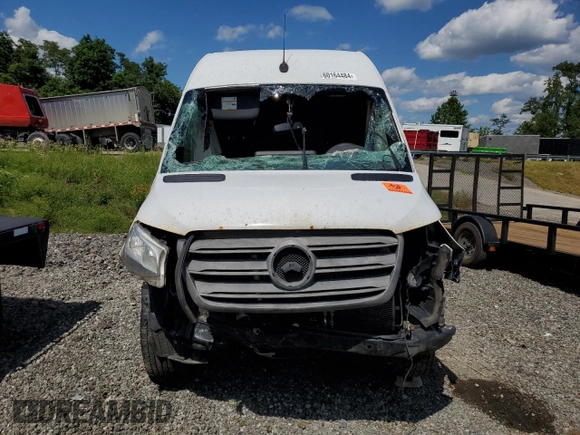 2019 Mercedes-Benz Sprinter Cargo Cargo with VIN W1W4EDHY4KP198942, listed as a Copart auction lot 60164484 with Not Provided miles and Salvage Title. Bid and sale history available at DreamBid. Image 5.