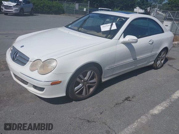 2008 Mercedes-Benz CLK 350 с VIN WDBTJ56H28F253753, выставлен на аукционе IAAI как лот 42525405 с пробегом Не указан миль и . История ставок и продаж доступна на DreamBid. Изображение 2.
