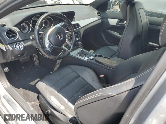 2013 Mercedes-Benz C 250 z VIN WDDGJ4HBXDG089068, wystawiony jako Copart lot #59418245 z przebiegiem 87 912 mil mil oraz Szkoda całkowita • Salvage title. Historia ofert i sprzedaży dostępna na DreamBid. Obrazek 8.