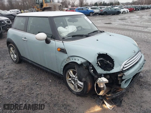 2013 MINI Hardtop z VIN WMWSU3C51DT686959, wystawiony jako IAAI lot #41020389 z przebiegiem 86 770 mil mil oraz . Historia ofert i sprzedaży dostępna na DreamBid. Obrazek 1.