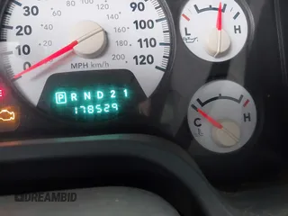 2007 Dodge 1500 Laramie с VIN 1D7HU182X7S102493, выставлен на аукционе IAAI как лот 42176765 с пробегом 178 529 миль миль и . История ставок и продаж доступна на DreamBid. Изображение 15.