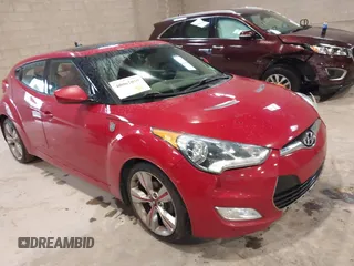 2013 Hyundai Veloster w/Gray Int z VIN KMHTC6AD7DU142638, wystawiony jako IAAI lot #40062059 z przebiegiem 123 746 mil mil oraz . Historia ofert i sprzedaży dostępna na DreamBid. Obrazek 1.