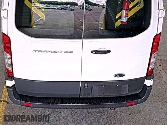 2020 Ford Transit Cargo z VIN 1FTBR1Y89LKA77943, wystawiony jako IAAI lot #42642576 z przebiegiem 144 064 mil mil oraz . Historia ofert i sprzedaży dostępna na DreamBid. Obrazek 4.