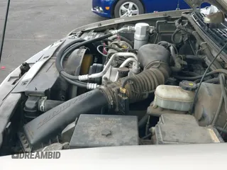 1998 Chevrolet Blazer z VIN 1GNDT13W2WK219934, wystawiony jako IAAI lot #43042757 z przebiegiem 176 988 mil mil oraz . Historia ofert i sprzedaży dostępna na DreamBid. Obrazek 12.