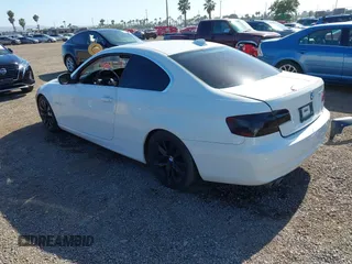 2011 BMW 3 Series 328i z VIN WBAKE3C55BE557511, wystawiony jako IAAI lot #42276665 z przebiegiem Nie podano mil oraz . Historia ofert i sprzedaży dostępna na DreamBid. Obrazek 3.