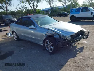 2008 Mercedes-Benz CLK 350 z VIN WDBTK56F98T098874, wystawiony jako IAAI lot #42236820 z przebiegiem 86 870 mil mil oraz . Historia ofert i sprzedaży dostępna na DreamBid. Obrazek 1.