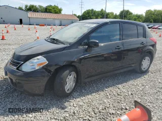 2011 Nissan Versa SL z VIN 3N1BC1CP7BL387301, wystawiony jako Copart lot #57674335 z przebiegiem 199 978 mil mil oraz Szkoda całkowita • Salvage title. Historia ofert i sprzedaży dostępna na DreamBid. Obrazek 1.