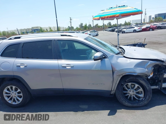 2019 Jeep Cherokee Latitude z VIN 1C4PJLCB8KD241701, wystawiony jako IAAI lot #42407536 z przebiegiem 59 006 mil mil oraz . Historia ofert i sprzedaży dostępna na DreamBid. Obrazek 14.