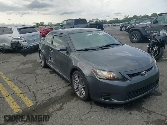 2013 Scion tC z VIN JTKJF5C71D3052789, wystawiony jako Copart lot #57482475 z przebiegiem 148 706 mil mil oraz Szkoda całkowita • Salvage title. Historia ofert i sprzedaży dostępna na DreamBid. Obrazek 13.