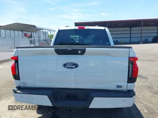 2024 Ford F-150 Lightning XLT с VIN 1FTVW3LK6RWG26665, выставлен на аукционе IAAI как лот 42337628 с пробегом 2 936 миль миль и . История ставок и продаж доступна на DreamBid. Изображение 16.