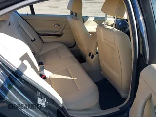 2011 BMW 3 Series 328i xDrive z VIN WBAPK7C51BA970796, wystawiony jako IAAI lot #41886963 z przebiegiem 143 619 mil mil oraz . Historia ofert i sprzedaży dostępna na DreamBid. Obrazek 8.