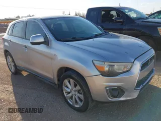 2015 Mitsubishi Outlander ES z VIN 4A4AP3AU1FE062336, wystawiony jako IAAI lot #42433712 z przebiegiem 172 995 mil mil oraz . Historia ofert i sprzedaży dostępna na DreamBid. Obrazek 1.