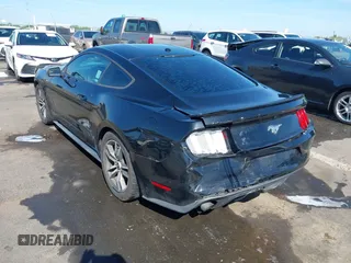 2015 Ford Mustang EcoBoost z VIN 1FA6P8TH4F5377048, wystawiony jako IAAI lot #42234256 z przebiegiem 160 455 mil mil oraz . Historia ofert i sprzedaży dostępna na DreamBid. Obrazek 3.
