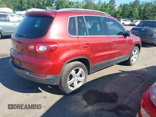 2010 Volkswagen Tiguan S z VIN WVGAV7AX5AW003836, wystawiony jako IAAI lot #42301007 z przebiegiem 176 403 mil mil oraz . Historia ofert i sprzedaży dostępna na DreamBid. Obrazek 4.