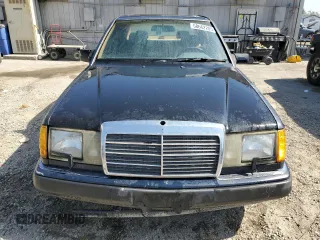 1992 Mercedes-Benz 300 z VIN WDBEA30E1NB699181, wystawiony jako Copart lot #58662205 z przebiegiem 134 112 mil mil oraz Szkoda całkowita • Salvage title. Historia ofert i sprzedaży dostępna na DreamBid. Obrazek 5.