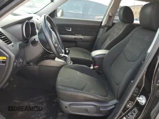 2013 Kia Soul + z VIN KNDJT2A64D7534190, wystawiony jako Copart lot #57586195 z przebiegiem Nie podano mil oraz Szkoda całkowita • Salvage title. Historia ofert i sprzedaży dostępna na DreamBid. Obrazek 7.