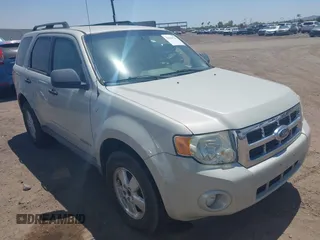 2008 Ford Escape XLT с VIN 1FMCU93138KD30768, выставлен на аукционе IAAI как лот 42464734 с пробегом 120 218 миль миль и . История ставок и продаж доступна на DreamBid. Изображение 1.