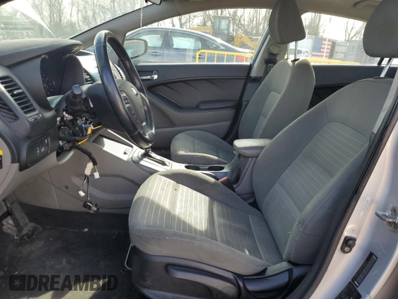 2016 Kia Forte EX z VIN KNAFX4A87G5528162, wystawiony jako Copart lot #49631115 z przebiegiem 134 796 mil mil oraz Szkoda całkowita • Salvage title. Historia ofert i sprzedaży dostępna na DreamBid. Obrazek 7.