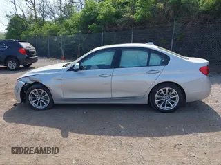 2018 BMW 3 Series 320i xDrive z VIN WBA8A3C5XJA494899, wystawiony jako IAAI lot #42092150 z przebiegiem 60 884 mil mil oraz . Historia ofert i sprzedaży dostępna na DreamBid. Obrazek 15.