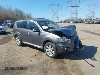 2011 Mitsubishi Outlander SE z VIN JA4JT3AWXBU019080, wystawiony jako IAAI lot #41769843 z przebiegiem 139 328 mil mil oraz . Historia ofert i sprzedaży dostępna na DreamBid. Obrazek 1.
