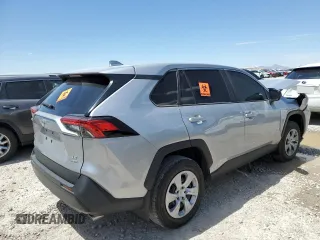 2023 Toyota RAV4 LE z VIN 2T3F1RFV6PW404831, wystawiony jako Copart lot #57941475 z przebiegiem Nie podano mil oraz Szkoda całkowita • Salvage title. Historia ofert i sprzedaży dostępna na DreamBid. Obrazek 3.