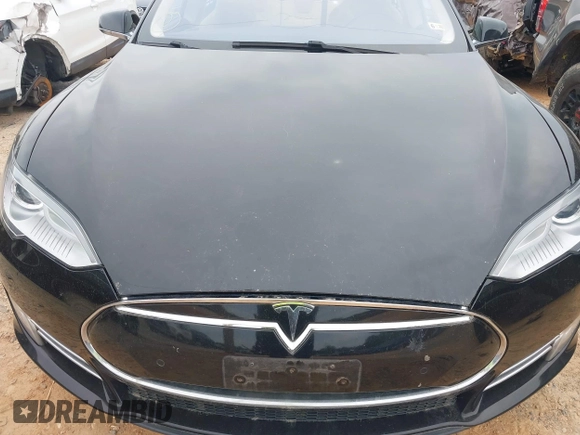 2014 Tesla Model S 60 with VIN 5YJSA1H10EFP34137, listed as a IAAI auction lot 42311565 with Not provided miles and . Bid and sale history available at DreamBid. Image 10.
