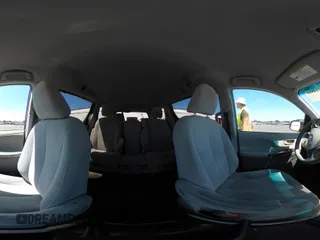 2013 Toyota Sienna LE AAS z VIN 5TDKK3DC0DS352376, wystawiony jako IAAI lot #42734860 z przebiegiem 184 622 mil mil oraz . Historia ofert i sprzedaży dostępna na DreamBid. Obrazek 18.