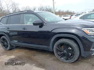 2022 Volkswagen Atlas 3.6L V6 SE w/Technology with VIN 1V2HR2CA9NC548835, listed as a IAAI auction lot 41532251 with 22,354 mi miles. Bid and sale history available at carsss.com. Image 13.