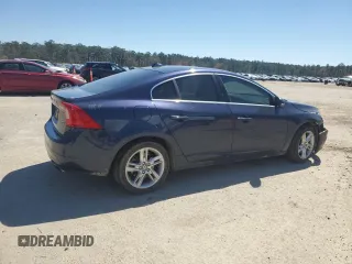 2015 Volvo S60 T5 Drive-E Premier z VIN YV126MFK2F1340349, wystawiony jako Copart lot #49983665 z przebiegiem 125 917 mil mil oraz Szkoda całkowita • Salvage title. Historia ofert i sprzedaży dostępna na DreamBid. Obrazek 3.
