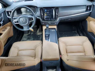 2019 Volvo V90 z VIN YV4A22NL9K1083953, wystawiony jako Copart lot #65525484 z przebiegiem 81 759 mil mil oraz Szkody całkowita. Historia ofert i sprzedaży dostępna na DreamBid. Obrazek 8.