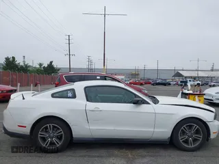 2011 Ford Mustang V6 z VIN 1ZVBP8AM6B5123048, wystawiony jako IAAI lot #42580989 z przebiegiem 192 185 mil mil oraz . Historia ofert i sprzedaży dostępna na DreamBid. Obrazek 13.