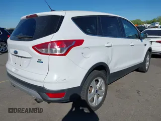 2014 Ford Escape SE with VIN 1FMCU9G90EUC24911, listed as a IAAI auction lot 42068333 with 209,268 mi miles. Bid and sale history available at carsss.com. Image 4.