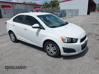 2016 Chevrolet Sonic LT z VIN 1G1JC5SH6G4138083, wystawiony jako IAAI lot #42224466 z przebiegiem 170 619 mil mil oraz . Historia ofert i sprzedaży dostępna na DreamBid. Obrazek 1.