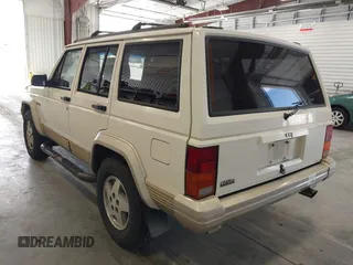 1996 Jeep Cherokee Country with VIN 1J4FT78S5TL232090, listed as a IAAI auction lot 42267272 with 255,417 mi miles and . Bid and sale history available at DreamBid. Image 3.