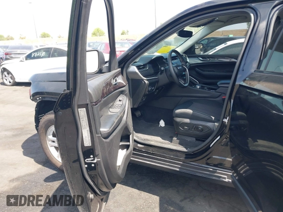 2022 Jeep Grand Cherokee Laredo with VIN 1C4RJHAG2N8595697, listed as a IAAI auction lot 42349561 with 39,073 mi miles and . Bid and sale history available at DreamBid. Image 5.