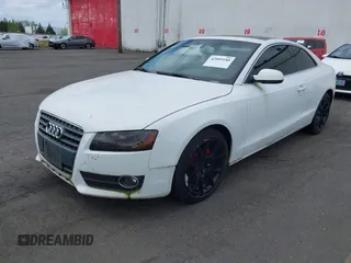 2012 Audi A5 Premium Plus z VIN WAULFAFR8CA004140, wystawiony jako IAAI lot #42009180 z przebiegiem 133 284 mil mil oraz . Historia ofert i sprzedaży dostępna na DreamBid. Obrazek 2.