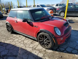 2004 MINI Cooper Hardtop S with VIN WMWRE33464TD81592, listed as a Copart auction lot 42731275 with 203,286 mi miles and Salvage Title. Bid and sale history available at carsss.com. Image 4.