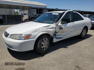 2000 Toyota Camry CE z VIN JT2BG22K8Y0438042, wystawiony jako Copart lot #59699265 z przebiegiem 121 304 mil mil oraz Szkoda całkowita • Salvage title. Historia ofert i sprzedaży dostępna na DreamBid. Obrazek 1.