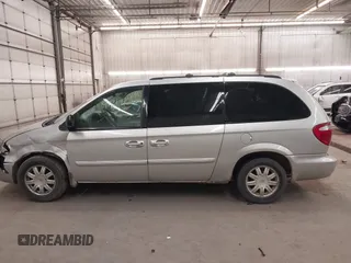 2007 Chrysler Town & Country LWB Touring with VIN 2A4GP54L87R151822, listed as a IAAI auction lot 41214165 with 207,349 mi miles. Bid and sale history available at carsss.com. Image 14.
