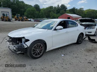 2018 Alfa Romeo Giulia with VIN ZARFAEDN1J7593067, listed as a Copart auction lot 61043475 with 41,606 mi miles and Salvage title. Bid and sale history available at DreamBid. Image 1.