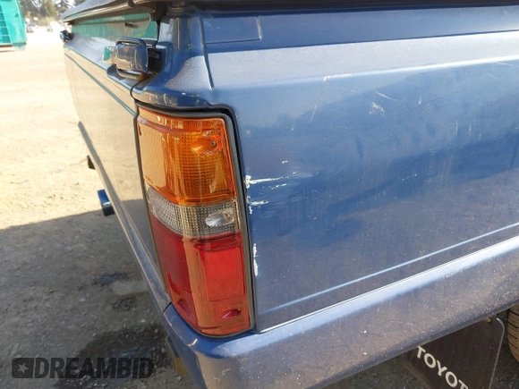 1987 Toyota Pickup with VIN JT4RN50RXH0283460, listed as a IAAI auction lot 42086809 with 183,562 mi miles and . Bid and sale history available at DreamBid. Image 14.