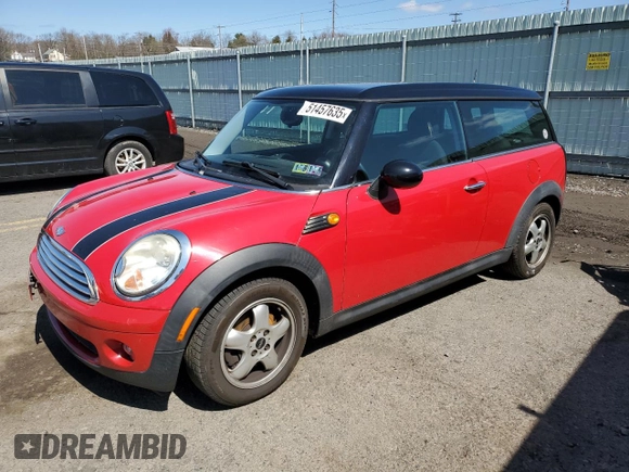 2010 MINI Clubman z VIN WMWML3C52ATX51812, wystawiony jako Copart lot #51457635 z przebiegiem 84 719 mil mil oraz Szkoda całkowita • Salvage title. Historia ofert i sprzedaży dostępna na DreamBid. Obrazek 1.