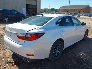 2016 Lexus ES 330 z VIN JTHBK1GGXG2222439, wystawiony jako IAAI lot #41599032 z przebiegiem 93 804 mil mil oraz . Historia ofert i sprzedaży dostępna na DreamBid. Obrazek 4.