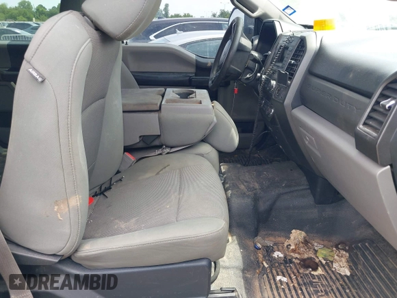 2018 Ford F-250 XL z VIN 1FT7W2B60JEC59800, wystawiony jako IAAI lot #42458664 z przebiegiem 198 245 mil mil oraz . Historia ofert i sprzedaży dostępna na DreamBid. Obrazek 5.